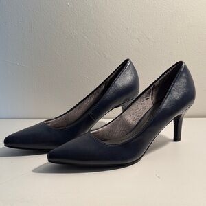 Life Stride Elegant Navy Heels